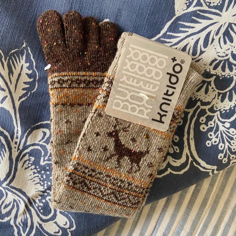 NWT Knitito toe socks